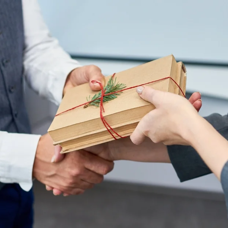 Почему важно дарить подарки партнерам